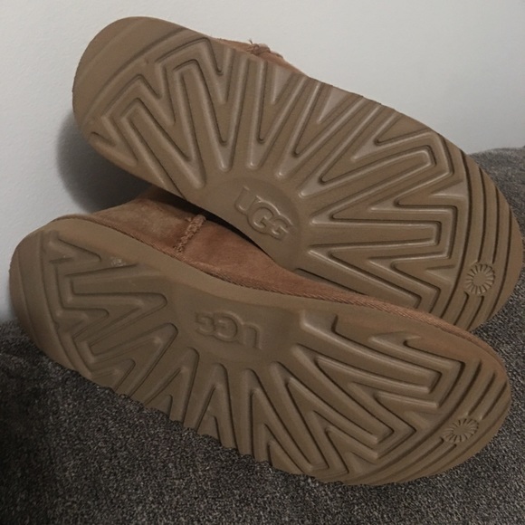 UGG - Picture 3 of 3
